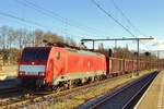 Eanos-Zug mit 189 074 durchfahrt Boxtel am 5 Dezember 2014.