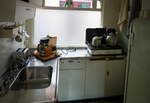 Innenraum/Interieur (Küche) des Salonwagen Königin Juliana Sr 9, NL-NS 61 84 89-30 001-1, vom königlichen Zug „Koninklijke Trein“ (Hofzug) am 24.