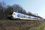 NS 2232 passiert Tilburg Oude Warande als RB nach Arnhem am 18 März 2026.
