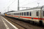 Der modernisierte klimatisierte zweite Klasse IC Gro�raum-Reisezugwagen, D-DB 61 80 20-91 540-0, der Gattung Bpmmz 284.5, der DB Fernverkehr AG, eingereiht im Zugverband als Wagen Nr.