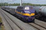 RFO/RXP 6703 steht am 27 April 2026 mit ein Sonderzug nach Oosterwijk und Moerdijk abfahrtbereit in Lage Zwaluwe.