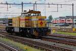 Strukton 303001 lauft am 21 A[pril 2024 in Bahnhof Amersfoort um.