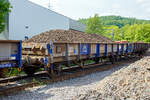   Niederbordwagen f�r Schotter und Sand, 43 84 NL-RP 3428 078-2, der Gattung Klmos 702, der Vermietungsfirma Railpro (voestalpine Railpro BV), am 12.05.2018 in Kreuztal.