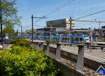 Drei Diesel-Elektrische Stadler GTW 2/8 in Dreifachtraktion, die gekuppelten 5044, 5042 und 5045, drei gekuppelte dreiteilige diesel-elektrische Stadler GTW 2/8 der BrengDirect (Connexxion/Hermes