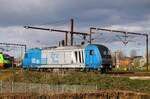 Während der Hectorrail-Güterzug auf Ausfahrt gen Süden wartete, kam unvorhergesehen die LTE 2016 903 aus Süden angefahren, um einen Swietelsy Bauzug nach Süden zu übernehmen, Pattburg 08.04.2025 
