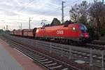 Kohlezug mit 1116 020 steht am 11 September 2018 in Vac.
