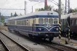 ÖGEG 6645.02 -hinterer Teil des 5145.11- steht am 11 September 2022 in Benesov u Prahy und wird -zwischen das Museumsbetrieb von 17 Museumsfahrzeuge durch- ein S-Bahndienst nach Vlasim
