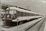 Nicht nur formschön, sondern auch sehr komfortabel waren die ÖBB ET 4010; im Bild der 4010 004-2 in Innsbruck, ein Analogbild vom September 1993.