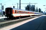 ÖBB 4010.027-8 mit Ergänzungswagen in St.Pölten am 03.08.1986.