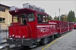 Die Diesel-Elektrische Lok VZ 32 der Schafbergbahn steht an der Talstation mit den Wagen bereit die Fahrg�ste auf den Schafberg hoch zu bef�rdern.