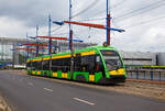 Straßenbahn Posen / Miejskie Przedsiębiorstwo Komunikacyjne w Poznaniu Sp. z o.o. (MPK Poznań Sp. z o.o.): Der Solaris Tramino Niederflur-Straßenbahn-Gelenktriebwagen vom Typ S105p, MPK Triebwagen 542, als Line 10 nach Debiec, auf der most Dworcowy (Brücke Dworcowy) über dem Hbf Posen (Poznań Główny).

Tramino ist die Bezeichnung eines Niederflur-Straßenbahn-Gelenktriebwagen-Typs des polnischen Herstellers von Omnibussen Solaris Bus & Coach. Der Solaris Tramino Poznań vom Typ S105p ist ein fünfteiliges niederfluriges Einrichtungsfahrzeug in Multigelenk-Bauweise. Die beiden Fahrzeugendteile und das Mittelteil ruhen jeweils auf  den Radsätzen, das 2. Und 4. Fahrzeugteil sind als Sänfte ein gehangen. An der in Fahrtrichtung gesehen rechten Seite sind insgesamt 6 Türen, 2 einfach (750 mm breit, vorne und hinten), sowie 4 doppelflügelige (1.500 mm breit). Für die Straßenbahn in Posen hat Solaris von 2011 bis 2012 insgesamt 45 dieser 100prozentigen-Niederflur-Gelenkwagen vom Typ Tramino S105p gebaut und geliefert.

Der Multigelenkwagen Tramino Poznań bietet höchsten Fahrkomfort und berücksichtigt unterschiedliche Bedürfnisse der Fahrgäste. Mit der Verwendung klassischer Radsätze und ohne jegliche Stufen im Eingang und Inneren ist der Boden auf der gesamten Länge des Fahrzeuges niedrig. Durch diese Lösung ist die Straßenbahn bequem und für alle Fahrgäste leicht zugänglich. Der Tramino Poznań ist 32 Meter lang und 2,4 Meter breit. Er wurde in Doppeltüren mit einer Breite von 1.500 mm ausgestattet, was einen effektiven Fahrgastfluss sogar während der Spitzenverkehrszeit ermöglicht. Die klimatisierte Straßenbahn ist in 48 Sitzplätze ausgestattet und hat eine Kapazität von 229 Passagieren.

Solaris hofft, zukünftig mit Straßenbahnfahrzeugen den gleichen Umsatz wie mit Omnibussen erzielen zu können. Zwar sind die zu erwartenden Stückzahlen niedriger, dafür aber die Kosten pro Einheit höher. Hauptkonkurrent auf dem polnischen Markt ist das Unternehmen PESA in Bydgoszcz.


TECHNISCHE DATEN Solaris Tramino Typ S105p:
Nummerierung: MPK 515 bis 560
Gebaute Stück für Posen: 45
Spurweite: 1.435 mm (Normalspur)
Achsfolge: Bo'2'Bo' (2 Triebfahrwerke, 1 Lauffahrwerk)
Anzahl der Wagenkastenteile: 5
Eigengewicht: 42,5 t
Gesamtlänge: 32.026 mm
Wagenkastenbreite: 2.400 mm, innen maximal 2.195 mm
Höhe über gesenkten Stromabnehmer: 3.760 mm
Höchstgeschwindigkeit: 70 km/h (Konstruktiv 80 km/h)
Anzahl und Leistung der Fahrmotoren (asynchron): 4 x 105 kW = 420 kW 
Netzspannung: 600 V DC (+120 V,-200 V)
Raddurchmesser: 620 mm (neu) / 540 mm (abgenutzt)
Kleinster befahrbarer Kurvenradius: 18 m
Fußbodenhöhe über Schienenoberkante: 350 mm
Niederfluranteil:100%
Sitzplätze: 48 (+5 Klappsitze)
Stehplätze: 181 (5 Personen/m²) 
Anzahl der Rollstuhlplätze:  2
Klimaanlage: Fahrerkabine und Fahrgastraum
vorgesehene Fahrzeuglebensdauer: 30 Jahre
Anzahl Einfachtüren (Breite 750 mm): 2
Anzahl Doppeltüren (Breite 1.500 mm): 4
