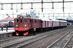 Foto von Kenth Öhlin in Sammlung von Karl Sauerbrey: SJ D 109 mit Sonderzug in Häsaleholm im April 1979.