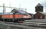 SJ T 43 Nr.257 und Ra Nr.990 in Hallsberg am 11.08.1985.