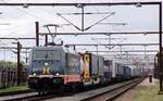 Hectorrails zwei Namen Lok... Die another day  241 007-2  Bond , REV/BSK Fw510/08.11.19 mit KLV gen S�den in Warteposition im Bhf Pattburg/DK.