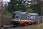 Als Lokzug durchf�hrt Hector Rail Lok 242 503 den Bahnhof von Bremerhaven auf dem G�terzuggleis.