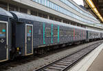 Der SJ Bistro- und Familienwagen 5301 der Gattung RB7, S-SJ 50 74 85-73 391-2, der SJ (Statens J�rnv�gar AB, ehemaligen schwedische Staatsbahnen), ex SJ BFS9A 530, am 21 M�rz 2019 eingereiht in einem