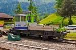 Der Tm 2/2 Baudiensttraktor BLS Tm 235 083-3 (CH-BLS 98855 235 083-3) abgestellt am 28.05.2012 bei D�rstetten, aufgenommen aus fahrendem Zug.