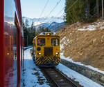 Bei Cadera überholt unser RhB Regionalzug nach St.
