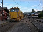 Ein paar Bilder f�r Armin: in Blonay warten der B40 UM-1 und R21RD-1 auf den Abend, um Gleisbauarbeiten erledigen zu k�nnen.