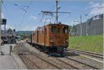 Das  Festival Suisse de la vapeur  (Schweizer Dampffestival 2025) begeistert (zumindest mich) auch immer wieder mit eklektisch betriebenen Zügen wie hier die herrliche Bernina Bahn  RhB Ge 4/4 81