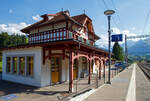 Empfangsgeb�ude vom BLS Bahnhof M�lenen am 08 September 2021, in s�d�stlicher Blickrichtung (Berneralpen/L�tschberg).