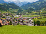 Blick aus unserem Goldenpasszug am 28.05.2012 auf den Bahnhof Zweisimmen.