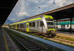 Der vierteilige BLS  L�tschberger  RABe 535 117-6 (94 85 7535 1117-6 CH-BLS) hat uns am 07 September 2021 von Brig nach Domodossola gebracht, nun steht er wieder als RE nach Bern zur R�ckfahrt im
