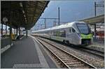 Mit der Inbetriebnahme der neuen TMR RegionAlpes EVO RABe 533 werden wohl die (Miet-) Einsätze der BLS RABe 528 zu ende gehen. Das Bild zeigt den  AKIM  RABe 528 113 als R 91 6116 auf der Fahrt von Brig nach St-Gingolph (Suisse) beim Halt in St-Maurice. 19. November 2025