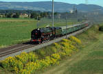 Dampftage 2018 von Lyss  Dampf-Zubringerzug mit der 141.R.1244 vom Verein Mikado 1244 auf voller Fahrt bei Bollodingen am 11.