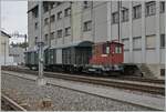 Im Bahnhof von Lützelflüh-Goldbach steht einer der noch wenigen verbliebenen, einst so zahlreichen  Stationstraktoren . Der Tm I mit der Nummer 236 341-4; allem Anschein nach scheint diese  Spitzmaus  in recht gutem Zustand hin und wieder im Einsatz zu sein.

21. September  2020