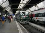 Die schön gepflegte SBB Ae 6/6 11407 vom Verein Mikado 1244 erreicht mit ihren Kurswagen von Schaffhausen Zürich HB.