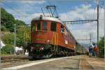 Immer wieder faszinierend sch�n: Die BLS Ae 6/8 205, hier beim Halt in Ausserberg.