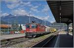 Die SBB Re 420 252-9 ist mit einem Postzug in Giubiasco eingetroffen und wird wohl nach einer �berholung durch einen TILO nach Cadenazzo weiterfahren.