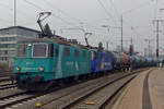 Am 3 Januar 2020 treft Widmer Rail, ex-CrossRail, ex-Rehgionalverkehr Mittelland 430 114 mit ein Kesselwagenzug in Singen (Hohentwiel) ein.