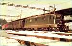 Die SMB Re 4/4 III N° 181 mit einem Regionalzug nach Solothurn in Moutier.