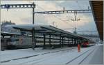 Klein und Gross in Interlaken Ost: SBB Re 460 und Br�nigbahn De 4/4.
