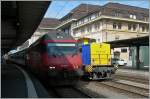 Zwar etwas  Motiv verdeckt  aber immerhin schöne bunt: hinter der SBB Re 460 089-6 steht die Am (98 855) 847 906-5 (CH-WRSCH) in Lausanne auf Gleis 2.