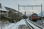 Die SBB Re 460 100-2 mit einem IR Richtung Lausanne bei der Durchfahrt in Villette VD.