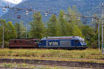 In Doppeltraktion fahren am 15.09.2017 die BLS Re 465 014-9 (91 85 4 465 014-9 CH-BLS)  Spalenberg  und die BLS Re 4/4 180  Ville de Neuch�tel  (91 85 4 425 180-7 CH-BLSC), als Lz �ber das