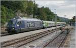 Die BLS Re 465 006 wendet im Spitzkehrbahnhof von Chambrelien mit ihrem RE von Bern nach La Chaux-de-Fonds.