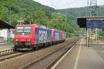 SBB 482 000 schlept zwei Schwester durch Bingen am Rhein am 29 Mai 2014.