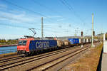   Die SBB Cargo Re 482 014-8 (91 85 4482 014-8 CH-SBBC) f�hrt am 13.10.2018 mit einem Containerzug durch Koblenz-Ehrenbreitstein in Richtung S�den.