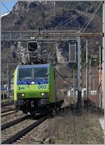 Die BLS Re 4855 002-2 als Lokfahrt bei der Durchfahrt in Varzo.