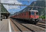 Der gern gesehene und fotografierte Kieszug mit der Re 6/6 11639 und einer Re 4/4 II wartet in Göschenen eine Überholung ab.