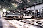 SBB Re 6/6 Nr.11 618 auf der Schiebebühne in Erstfeld am 11.09.1980, bei einer Führung, bei der die Ee 3/4 zum Fotographieren aus dem Schuppen geholt wurde.