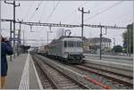 Die Rail Adventure Re 6/6 11603 ist in Neuch�tel mit zwei DB Triebwagen auf dem Weg nach Villeneuve; zumindest hier konnte ich (endlich) die Rail Adventure Re 6/6 11603 ohne st�renden ETCS Vorspann