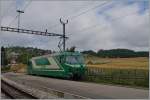Die BAM Ge 4/4 N� 22 auf der Solo-Fahrt Richtung Bi�re wartet in Yens den Kreuzungszug ab.