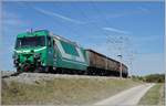 Die BAM MBC Ge 4/4 22 steht mit f�nf Eaos abgeb�gelt unterhalb von Reverolle, zwei Eaos hat der Tm 2/2 41 zur Verladstelle vom Vormittag hochgezogen.