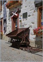 In Vers l'Eglise entdeckte ich diesen Feldbahnwagen, dem das örtliche Museum sogar ein kurzes Stück Gleis offeriert hat. 
6. Juli 2016