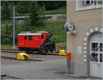 Die MGB Xrot.e 4932 wartet in Hospental auf den n�chsten Schnee.